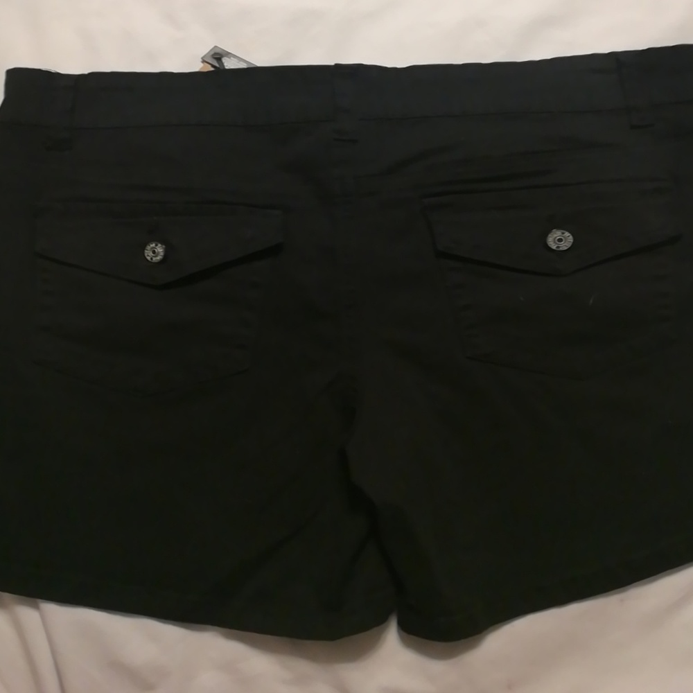 Shorts - Picture 3 of 3